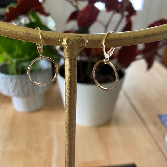 MAKE ME AND OFFER Simple Dainty Gold metal Circular Hoop Huggie Earrings - Picture 2 of 2